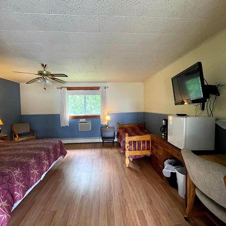 The Riverside Inn ストー エクステリア 写真