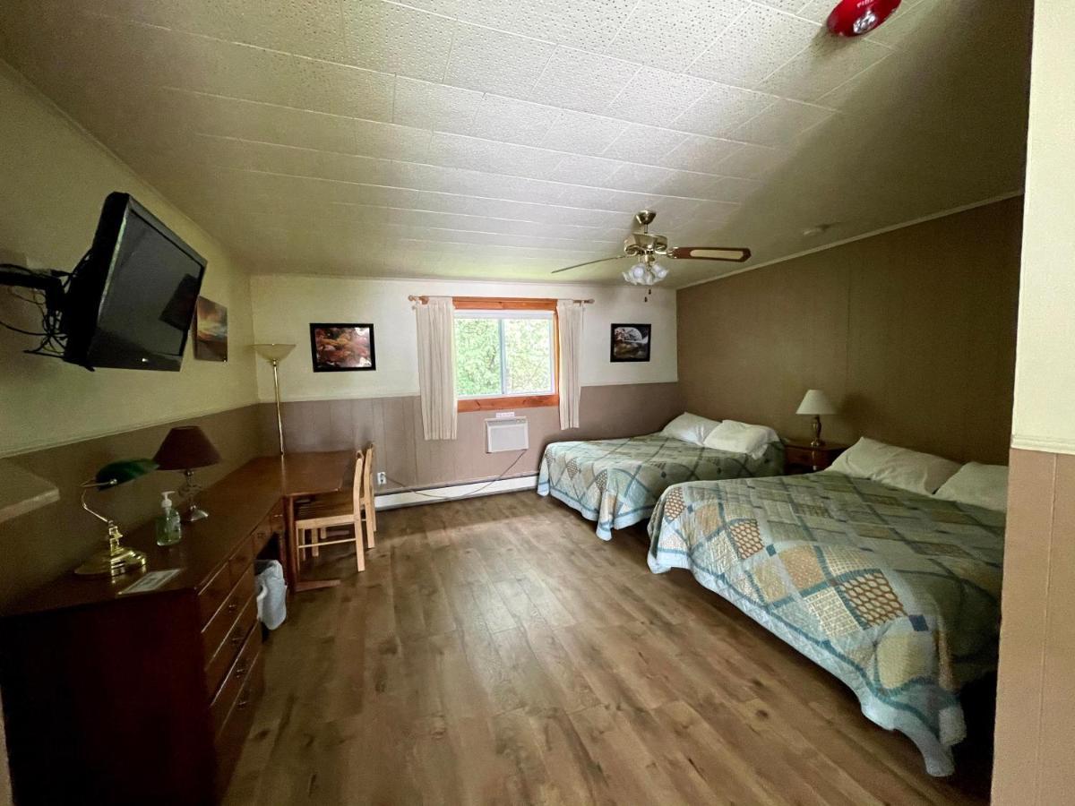 The Riverside Inn ストー エクステリア 写真