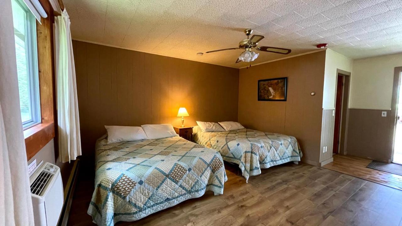 The Riverside Inn ストー エクステリア 写真